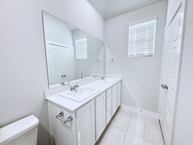 Building Photo - 401 Green Gables Dr