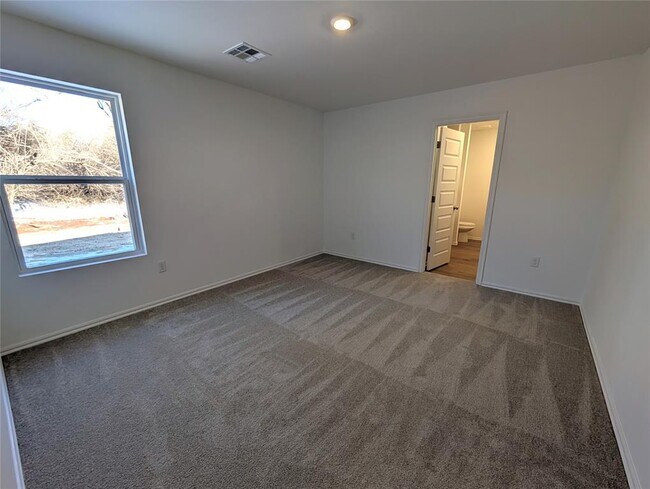 Building Photo - 3301 Little Creek Dr