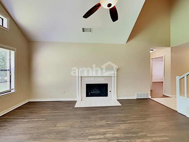 Building Photo - 6771 Oakmoor Cir S