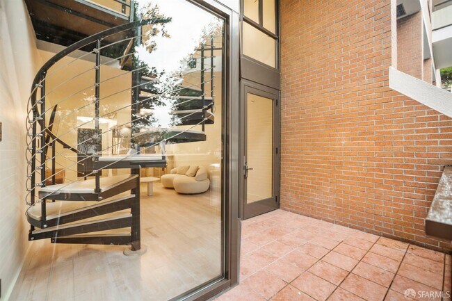 Building Photo - 101 Lombard St