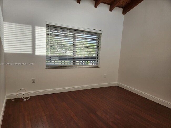 Building Photo - 5201 Orduna Dr