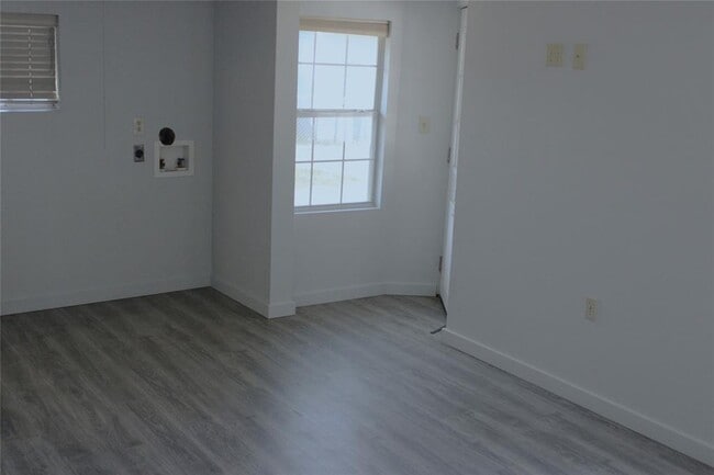 Building Photo - 3300 Fritz Hughes Park Rd