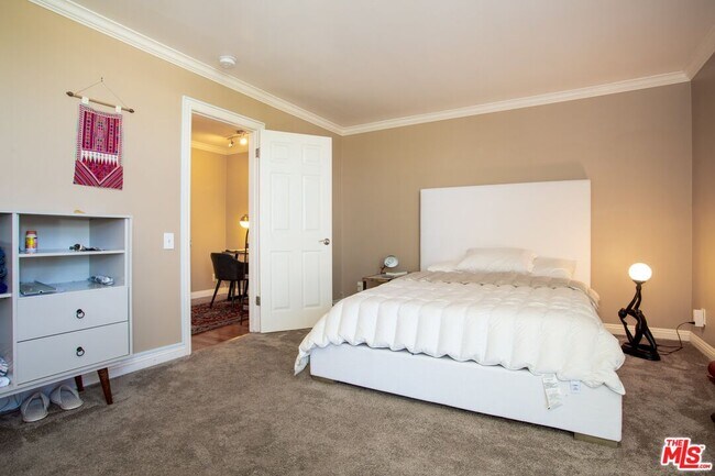 Building Photo - 2311 4th St