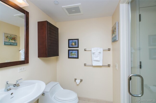 Building Photo - 1551 Ala Wai Blvd