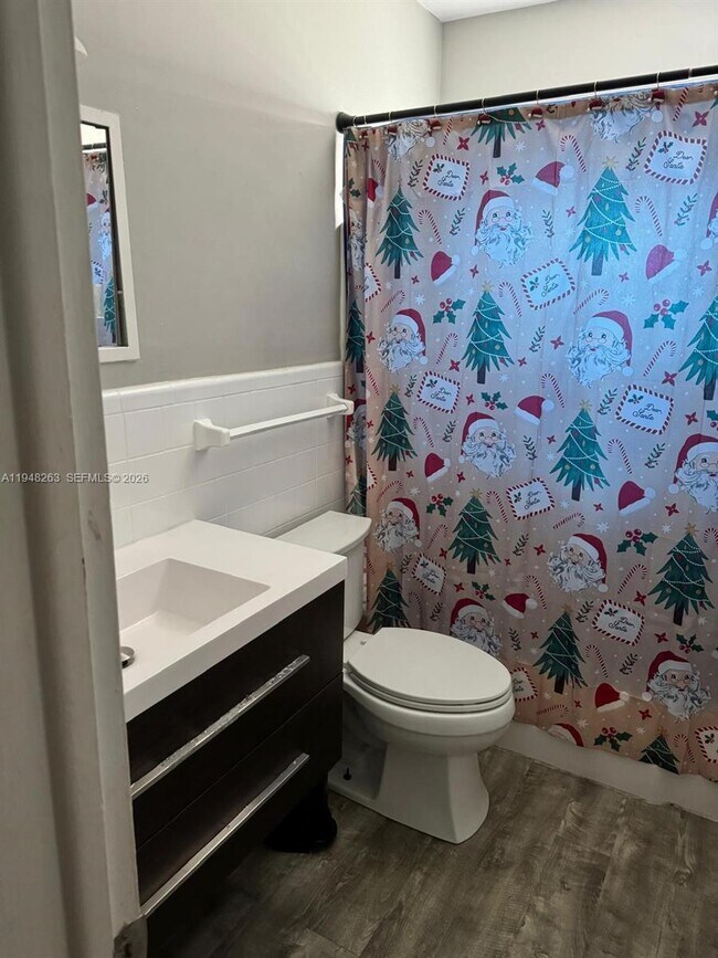 Building Photo - 4820 SW 11th Ct