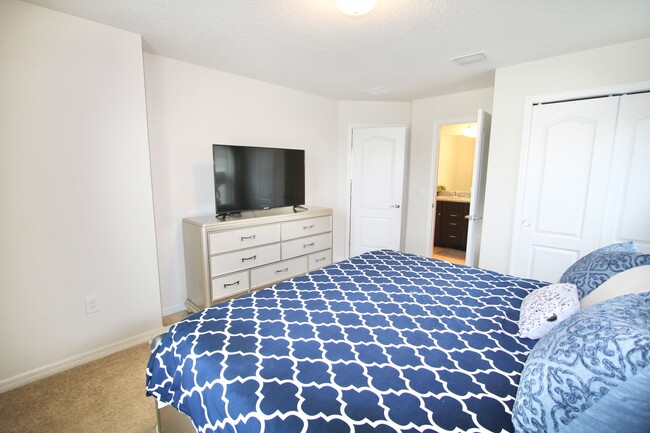 Building Photo - Kissimmee - 7 Bedroom, 5.5 Bathroom - $549...