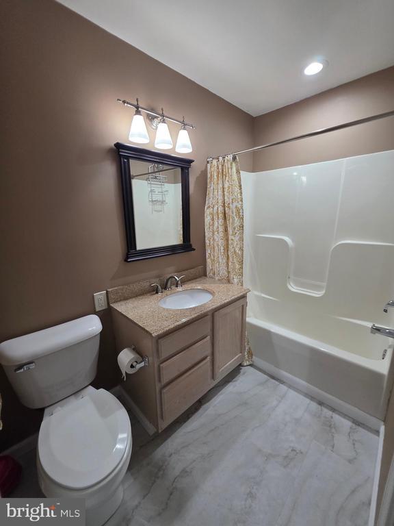 Building Photo - 2809 Waters Edge Dr