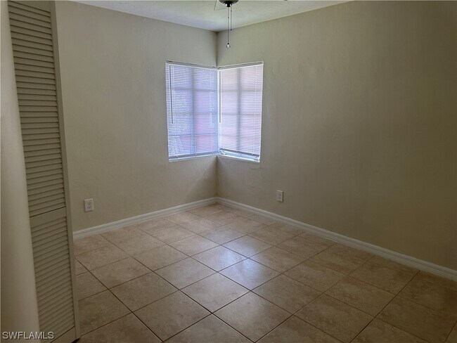 Building Photo - 4464 E Riverside Dr