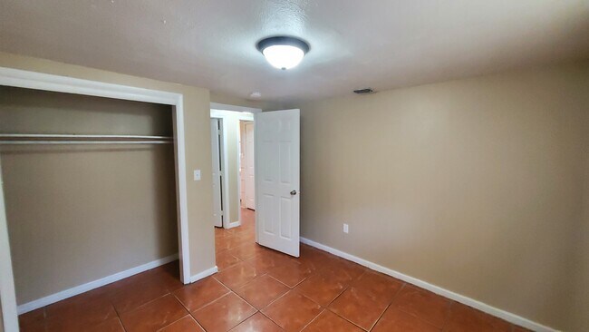 Building Photo - 9410 Grandfield Rd