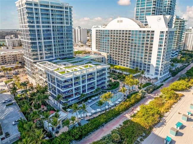 Building Photo - 6801 Collins Ave