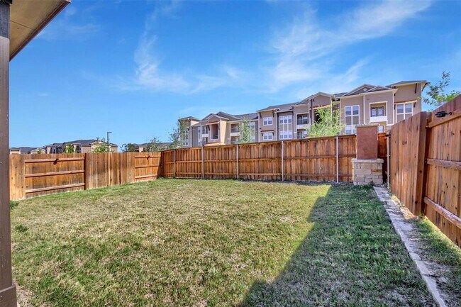 Building Photo - 305 Satsuma Dr
