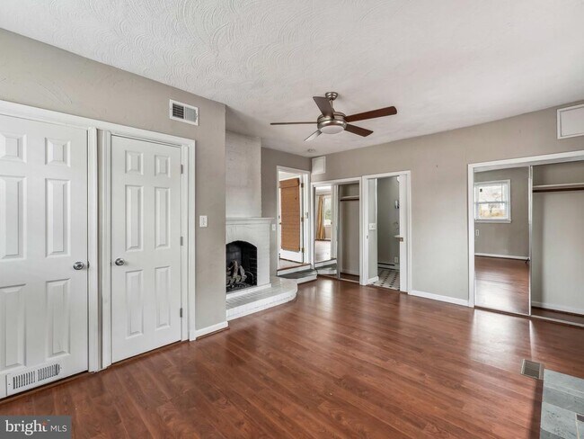 Building Photo - 3503 Maple Ct