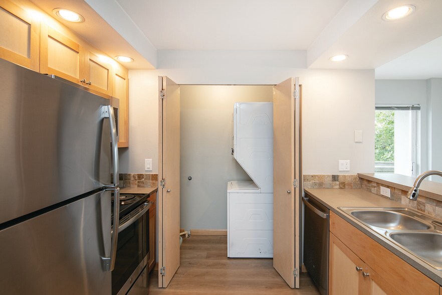 laundry room - 323 W Republican St