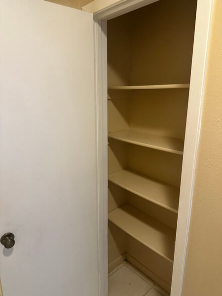 Building Photo - 1429 W Fairmont St