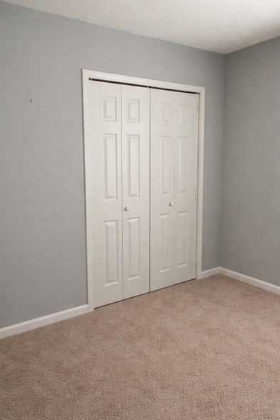 Building Photo - Room in House on Browns Mill Trail