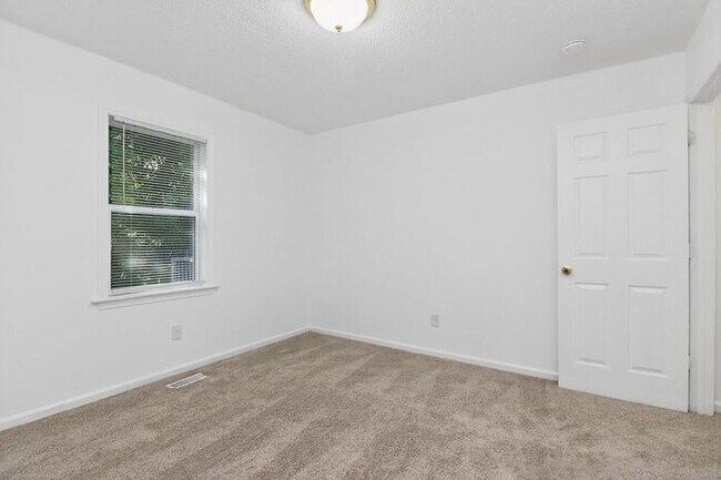 Building Photo - Well-Maintained 2BD/1BA Duplex in Concord, NC!