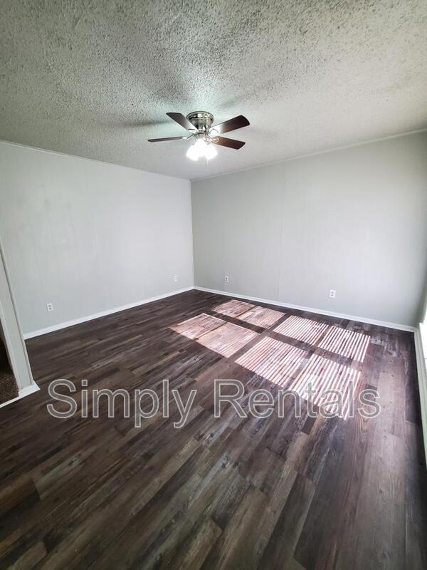 Building Photo - 400 Bill Bradford Rd