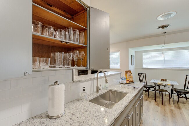 Building Photo - 502 Downshire Dr