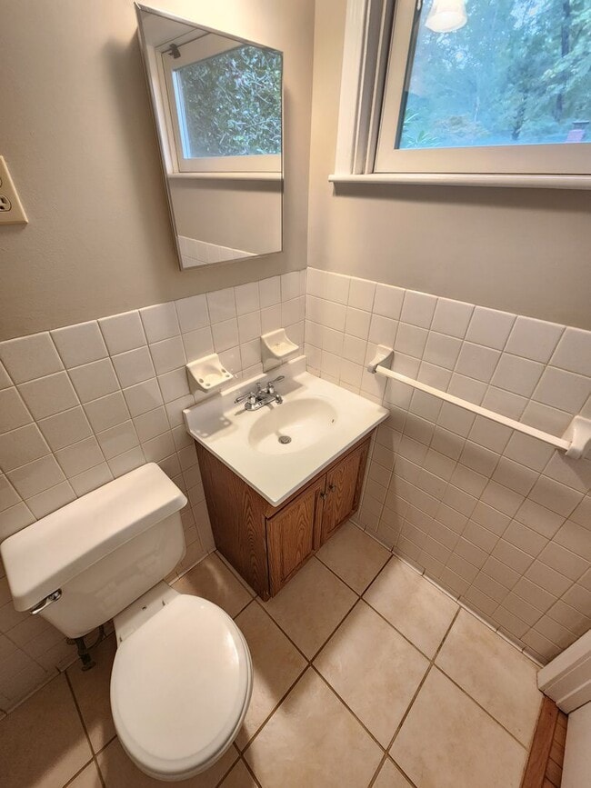 Building Photo - ***FIRST MONTH RENT FREE*** Black Mountain Rentals- Close to Lake Tomahawk and Black Mountain Gol...