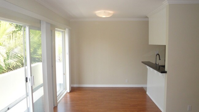 Building Photo - 3615 Greenfield Ave