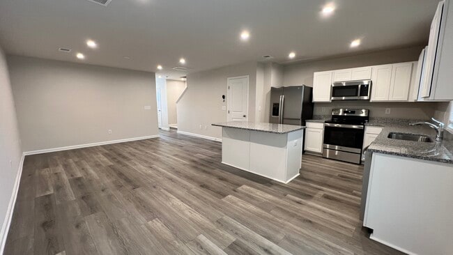 Building Photo - 243 Christiana Ln