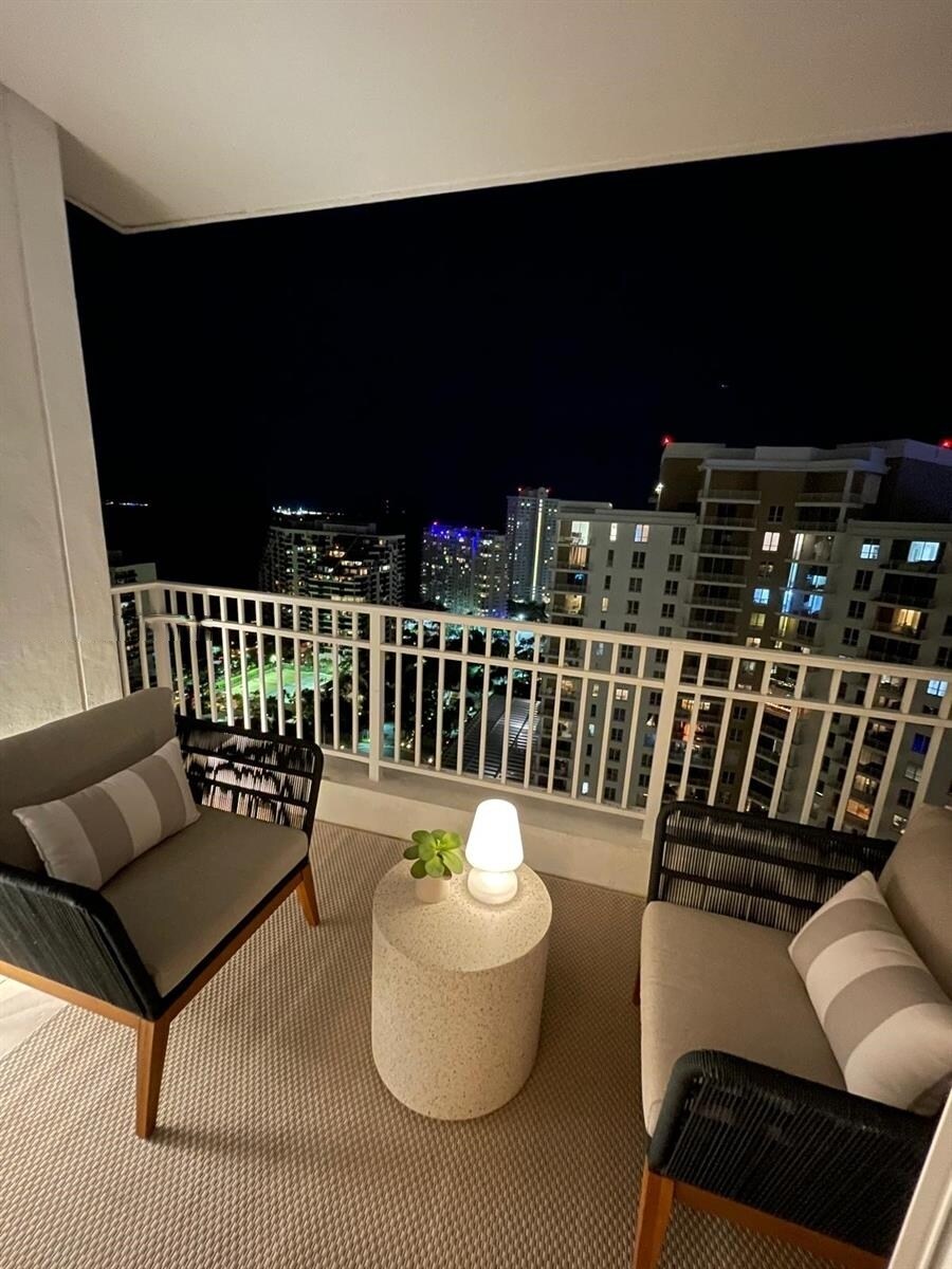 Building Photo - 801 Brickell Key Blvd