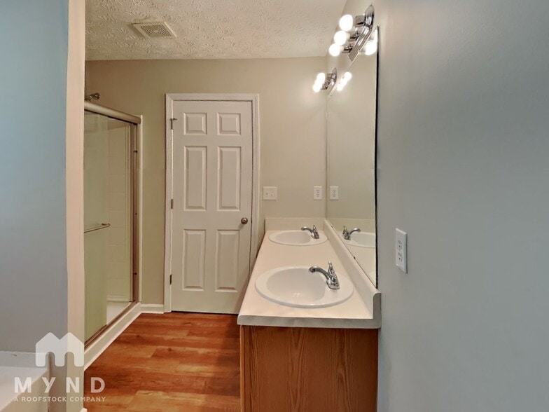 Building Photo - 2013 Briar Creek Ct NE