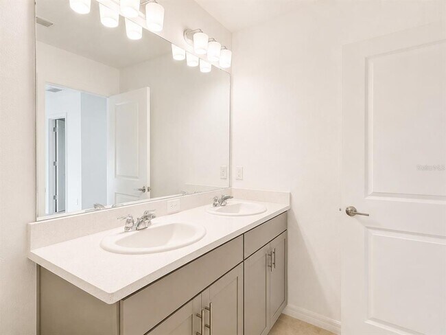 Building Photo - 15144 Cuzcorro Ct