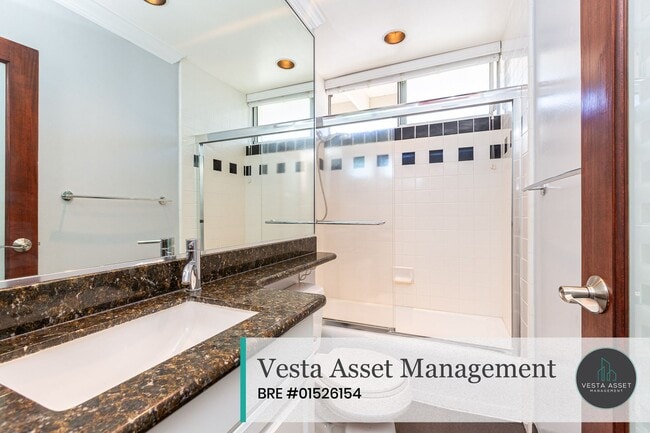 Building Photo - Your Bay Area Escape Awaits in Beautiful Tiburon