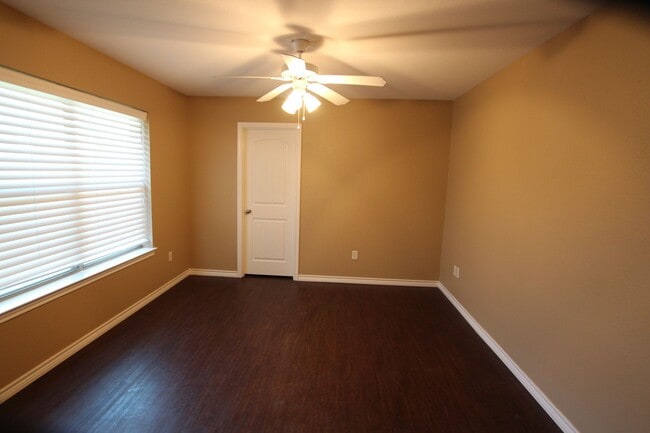 Building Photo - Gorgeous 4 Bedroom Home in The Ranch Subdivision- Flint!