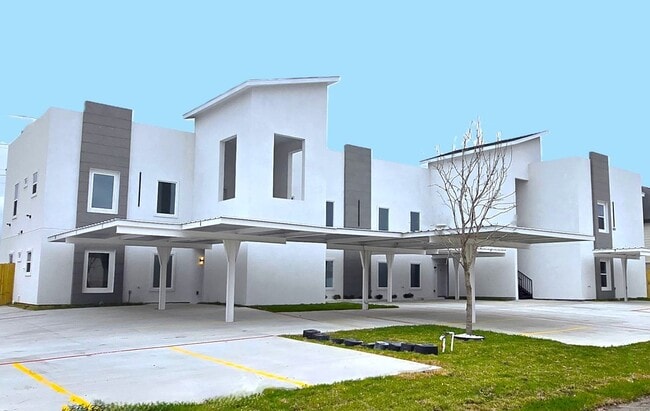 Building Photo - 3201 Magdalena St