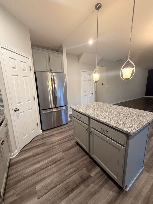 Building Photo - 1325 Horse Shoe Bnd