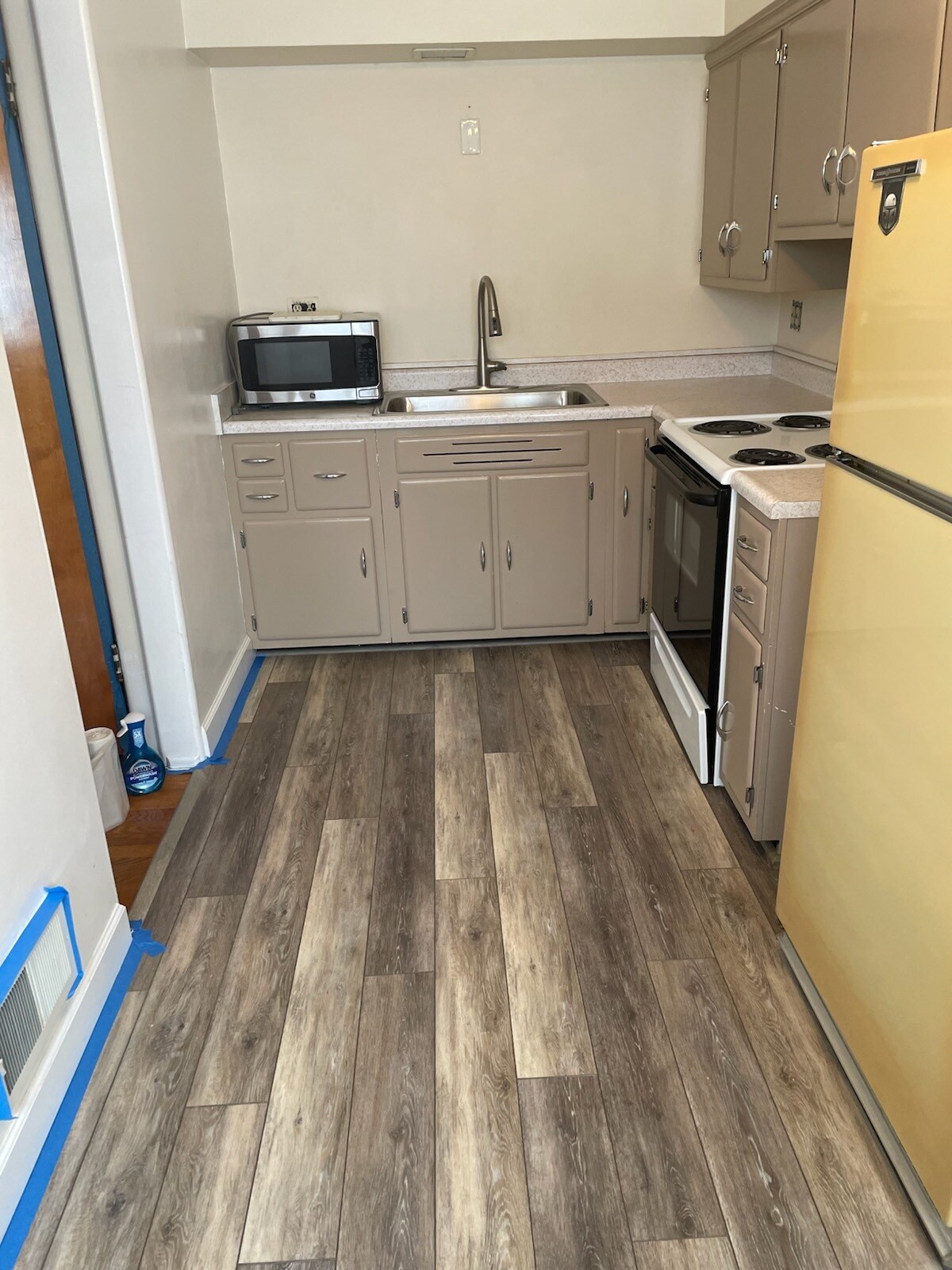 Building Photo - 816 Brady Ave