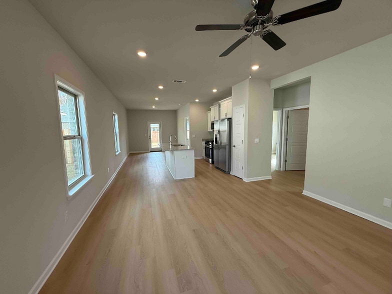 Building Photo - 521 Vista Pointe Dr