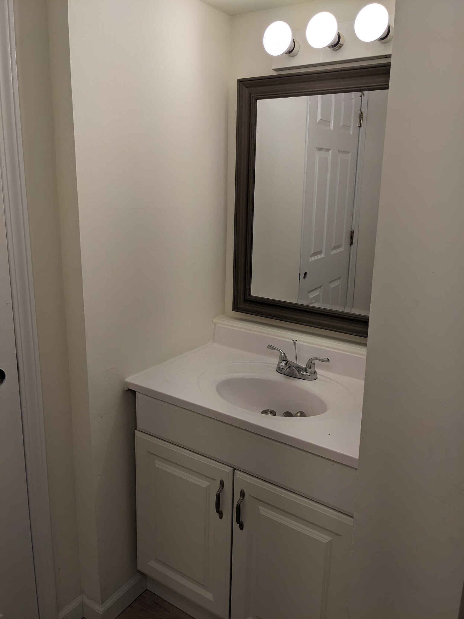 bathroom 1 - 306 E Northview Ave