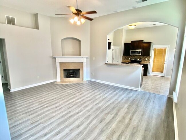 Building Photo - 3 Bedroom 2 Bath Home In Cordova. Availabl...