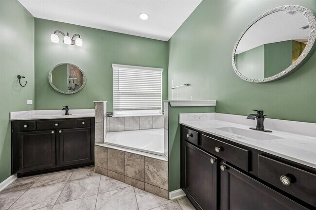Building Photo - 79425 Plummer's Creek Dr