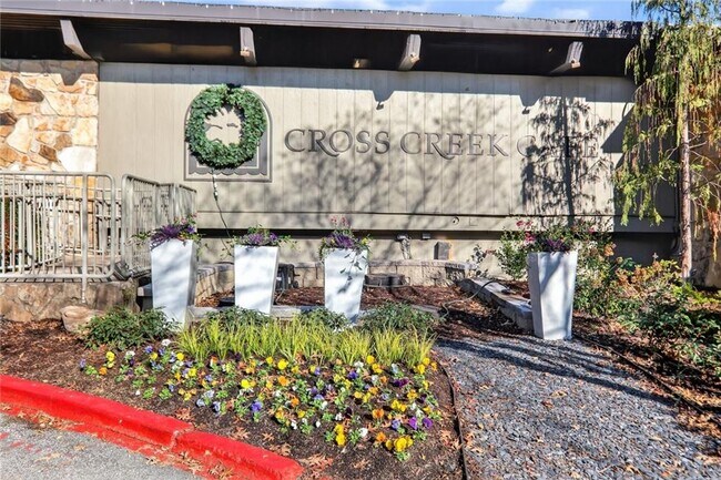 Building Photo - 80 Montre Square NW