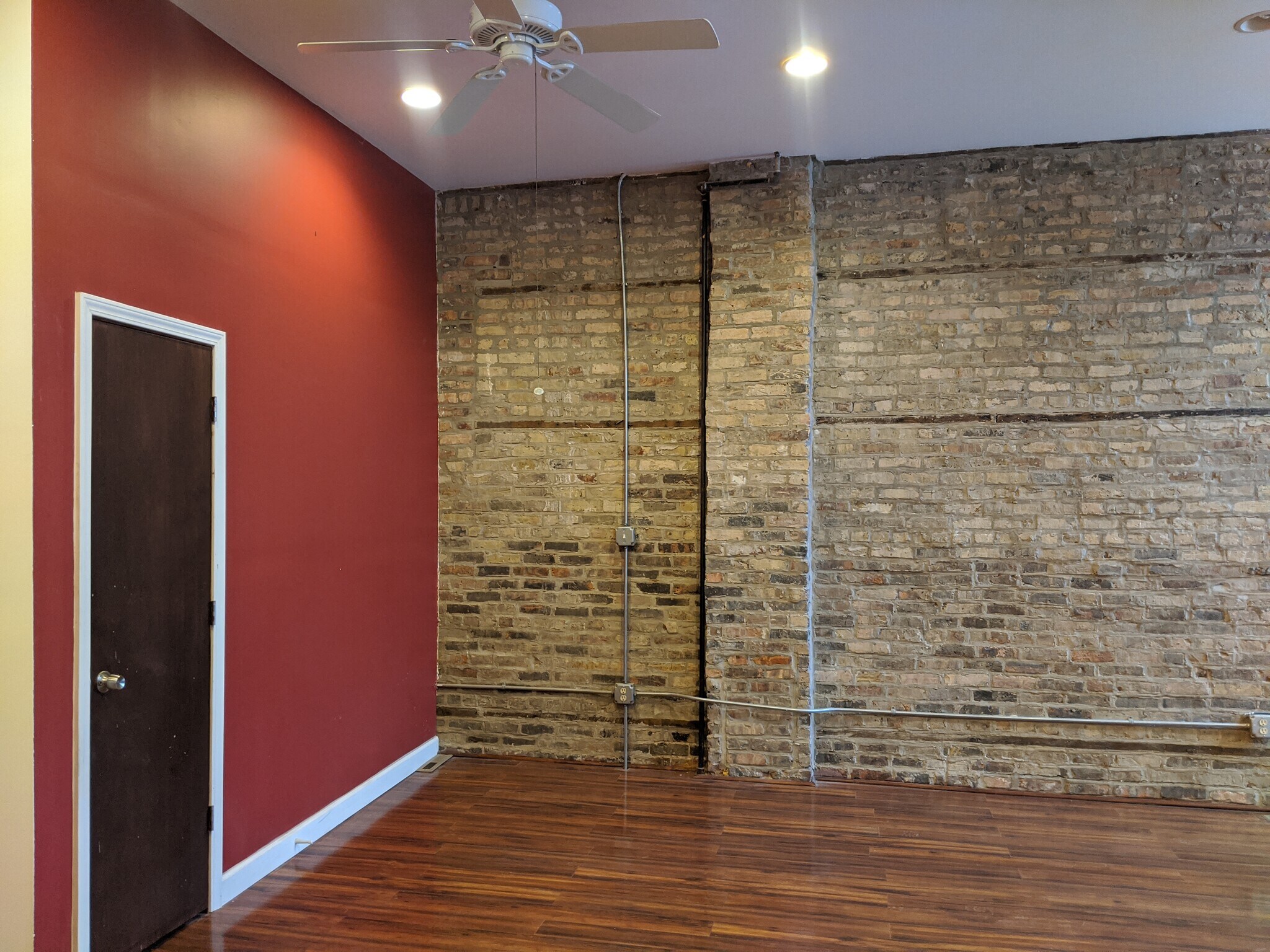 Building Photo - 1540 W 17th St