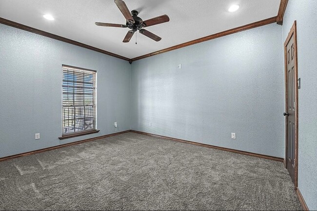 Building Photo - 5508 E County Rd 60