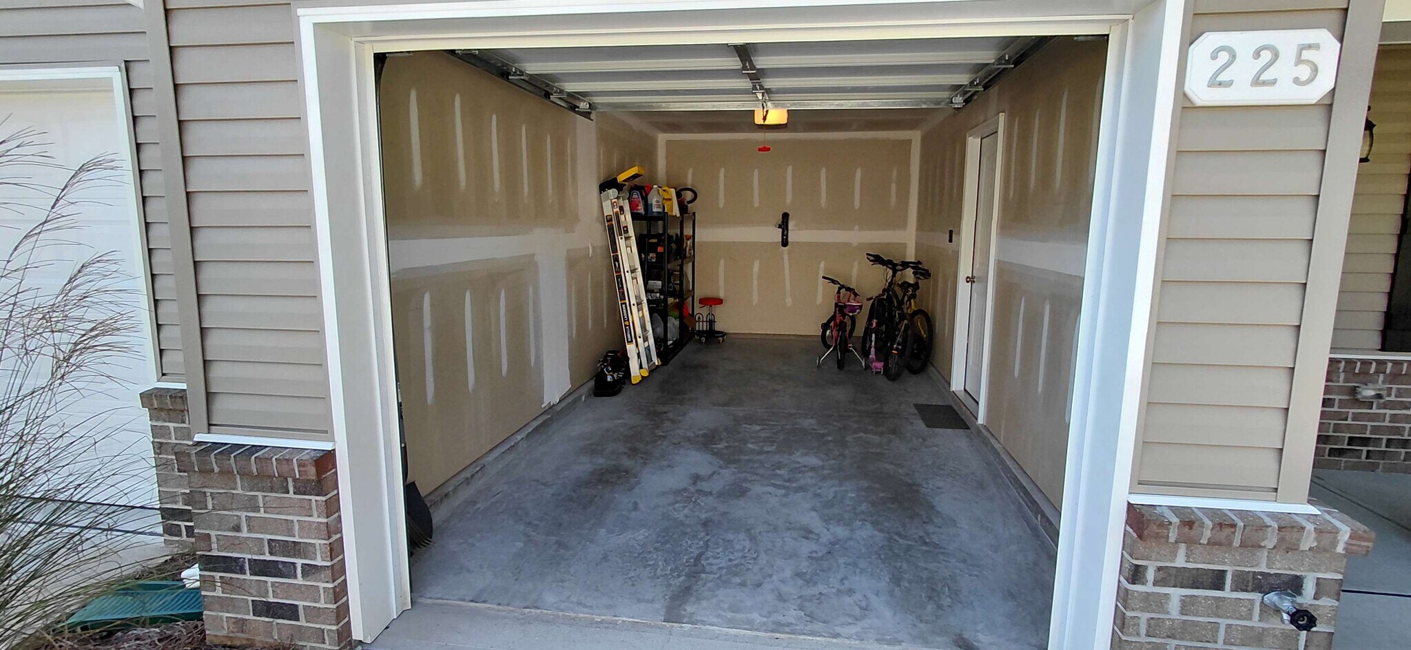 Building Photo - 225 Berryfield Dr