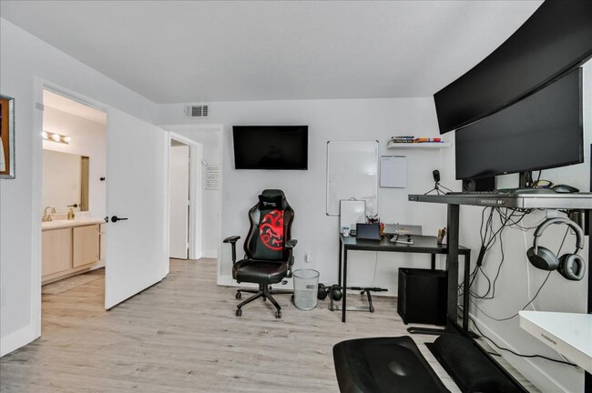 Building Photo - 555 E Silverado Ranch Blvd