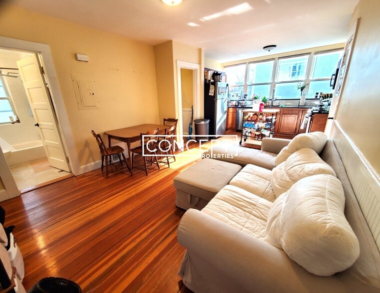 Building Photo - 332 Beacon St