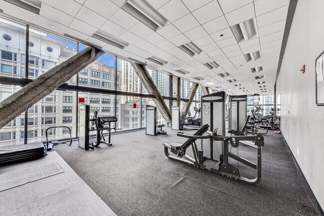 Building Photo - 8 E Randolph St