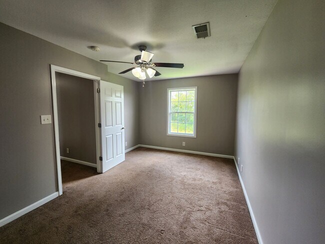Building Photo - 112 N Cavalcade Cir