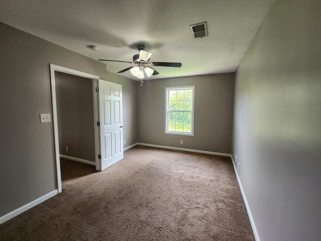 Building Photo - $1650 4 Bedroom 2.5 Bath Gorgeous Oak Grov...