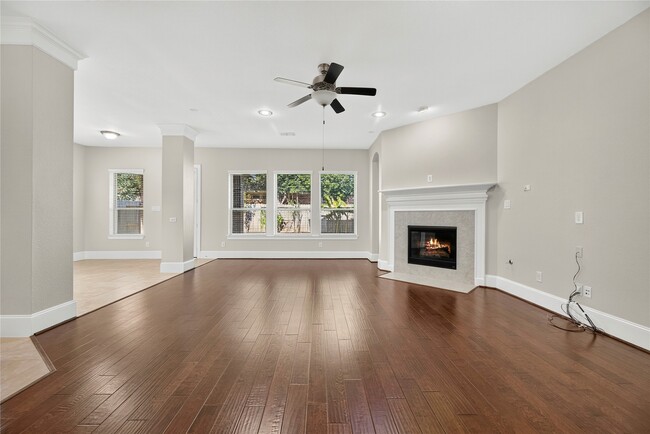 Building Photo - 10510 Trinity Springs Dr
