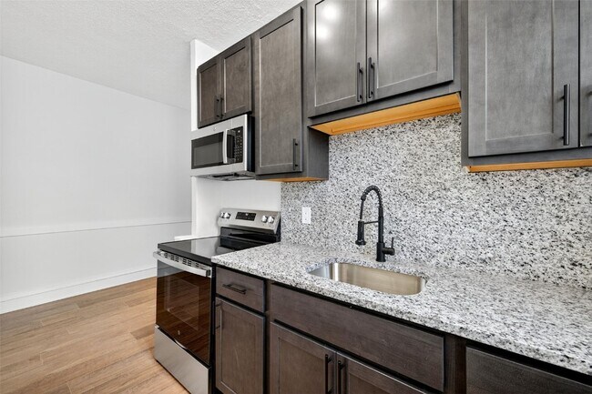 Building Photo - 5803 S Kings Highway Blvd