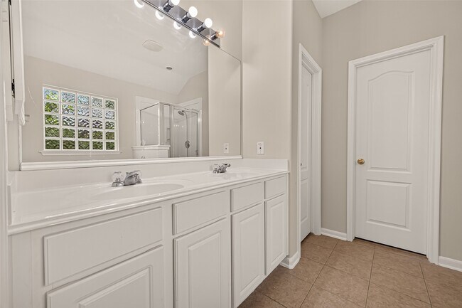 Building Photo - 4823 Grand Chateau Ln