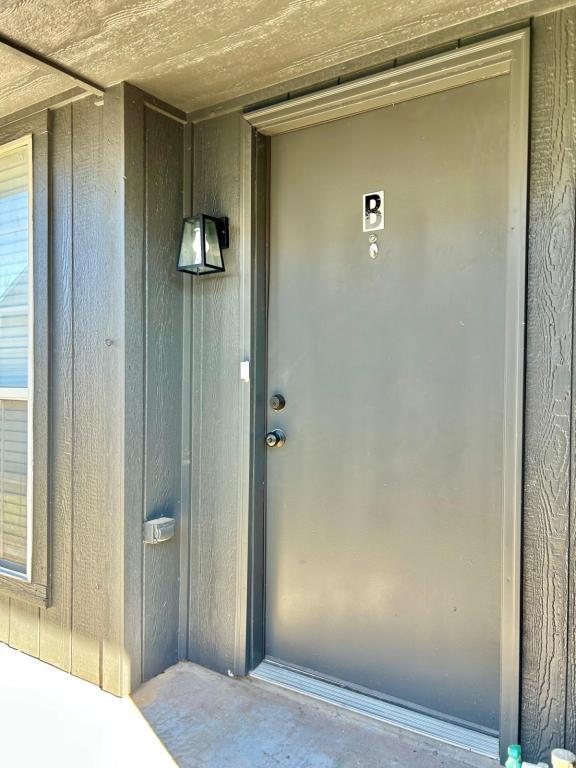 Building Photo - 1214 NW Columbia Ave